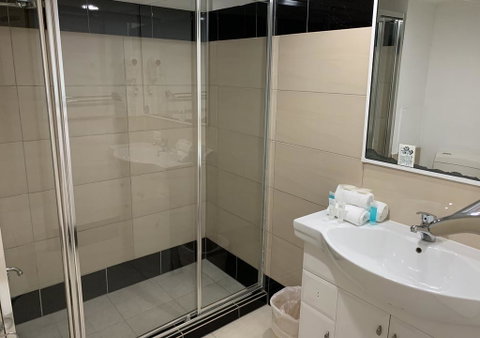 Outrigger Burleigh - Perths Hotel 3