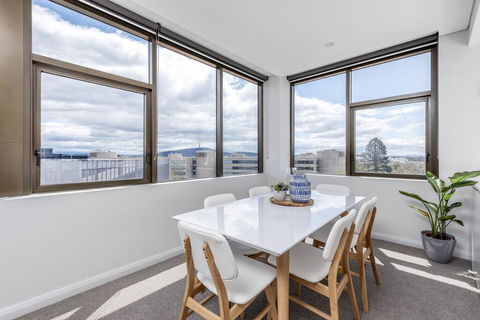 Oversized Luxe 1 Bedder - Amazing Barton - Gym - Perths Hotel 3