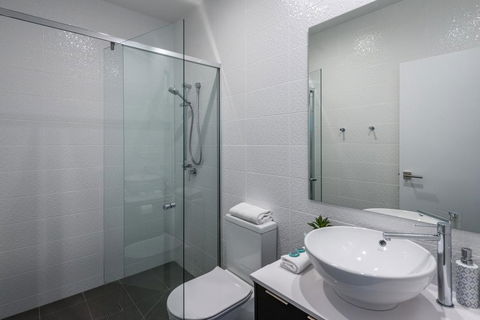 Oxford Steps - Executive 2BR Bulimba Apartment Across From The Park On Oxford St - Perths Hotel 3