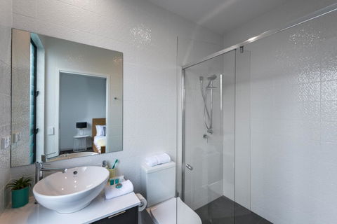 Oxford Steps - Executive 2BR Bulimba Apartment Across From The Park On Oxford St - Perths Hotel 2