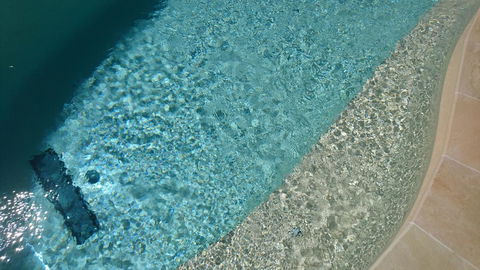 Palm Lakeside Holiday Home - Bowen, Whitsundays, Queensland - Perths Hotel 1