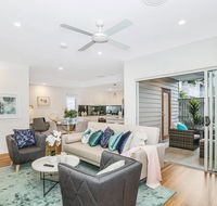 Park Avenue Townhouse Retreat Brisbane Sleeps 10 - Perths Hotel