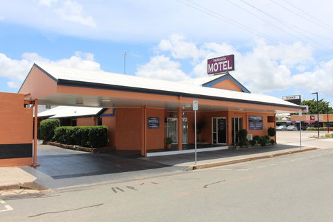 Parkside Motel & Licensed Restaurant - Perths Hotel 0