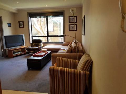 Peak 105 - Perths Hotel 2