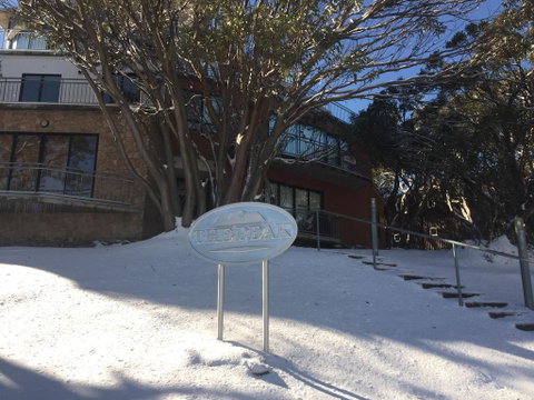 Peak 105 - Perths Hotel 0