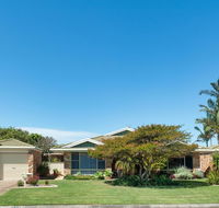 Pebbles by the beach at Fingal bay - Perths Hotel