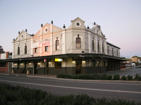 Peden's Hotel - Perths Hotel 0
