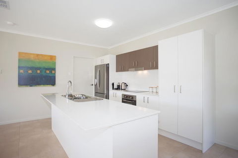 Petrie Beach Holiday Home - Perths Hotel 3