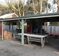 Pinewood Caravan Park - Perths Hotel