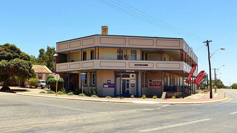 Pingelly Hotel - Perths Hotel 0