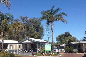 Pinjarra Caravan Park And Cabins with Perths Hotel