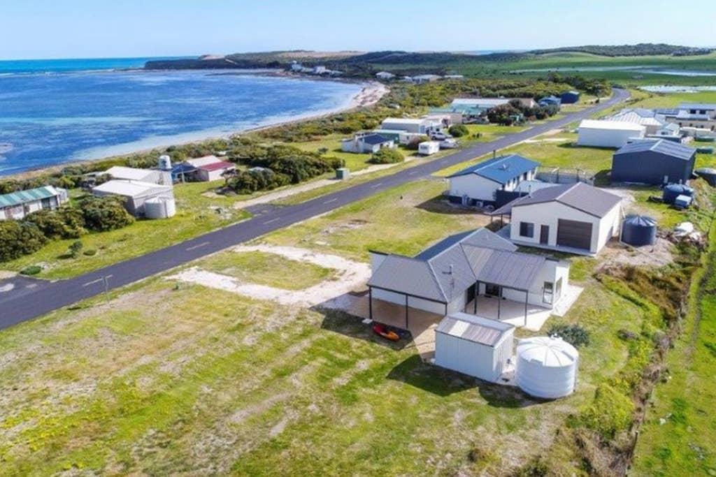 Cape Douglas SA Perths Hotel