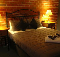Poachers Paradise - Perths Hotel