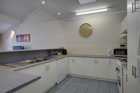 Port Lincoln Foreshore Apartments - Perths Hotel 3