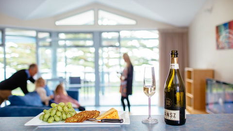Port Lincoln Foreshore Apartments - Perths Hotel 0