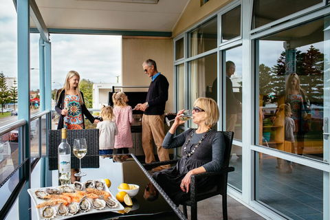 Port Lincoln Foreshore Apartments - Perths Hotel 2