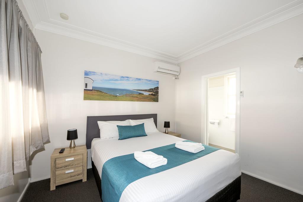 Flynns Beach ACT Perths Hotel