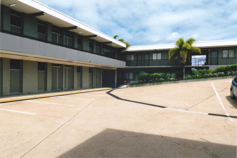 PRECINCT HOTEL GLADSTONE - Perths Hotel 0