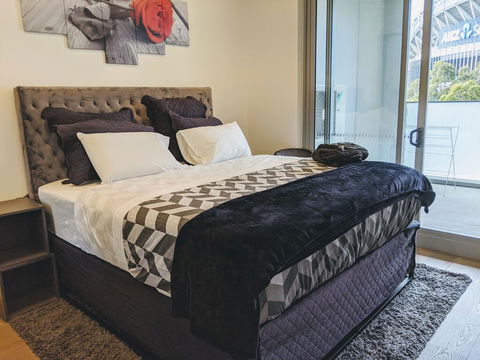 Presidential 3-bed 2-bath, Balcony, With Pool Included - Perths Hotel 2