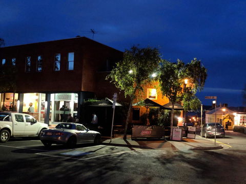 Prince Of Wales Hotel - Perths Hotel 0