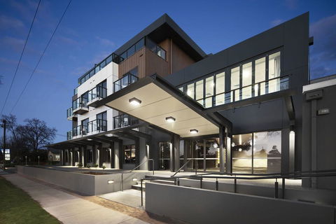 Quality Hotel Lakeside - Perths Hotel 0