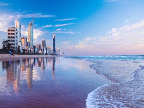 Queensland's Tallest Resort Hamilton Avenue Surfers Paradise - Perths Hotel 0