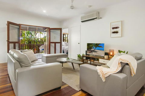 Queenslander At 4 Mile Beach Port Douglas - Perths Hotel 0