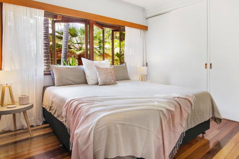 Queenslander At 4 Mile Beach Port Douglas - Perths Hotel 2