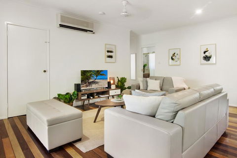 Queenslander At 4 Mile Beach Port Douglas - Perths Hotel 1