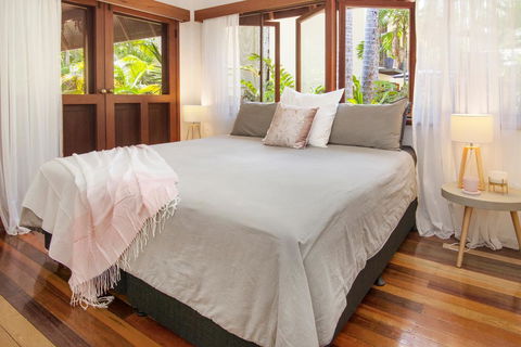 Queenslander At 4 Mile Beach Port Douglas - Perths Hotel 3