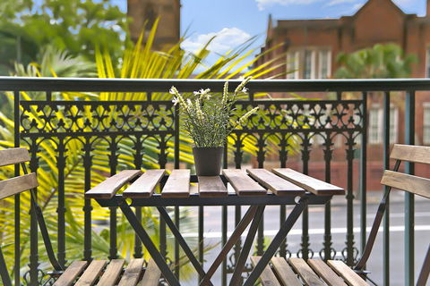 REDFERN 3 BEDROOM APARTMENT FREE PARKING WALK TO CENTRAL STATION NRE187 - Perths Hotel 1