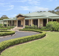 Reign Manor - large group accommodation - Perths Hotel