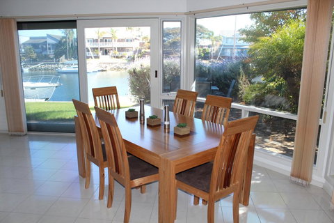 Relax At The Marina - Perths Hotel 0