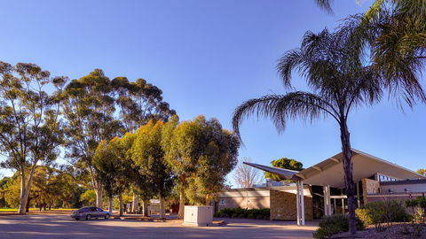Renmark Country Club - Perths Hotel 1