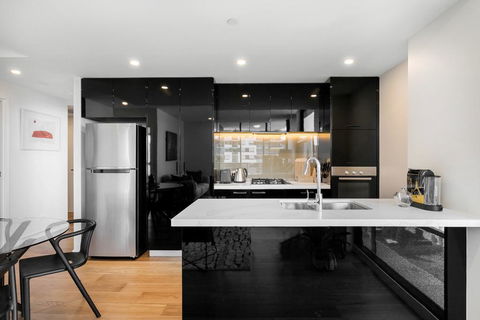 Resort-style Apartment With Balcony, Pool And Gym - Perths Hotel 3