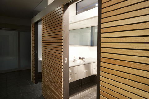 Ridgeline Pottery - Perths Hotel 0