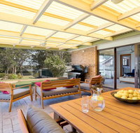 Rita Mae's on the river - relax and recharge - Perths Hotel