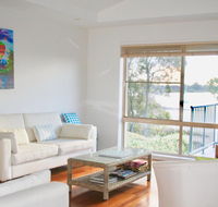 Riverside Views Hawks Nest - Perths Hotel