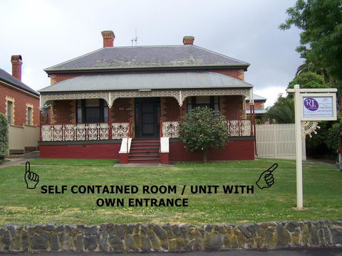 RJ's Bed & Breakfast - Perths Hotel 3