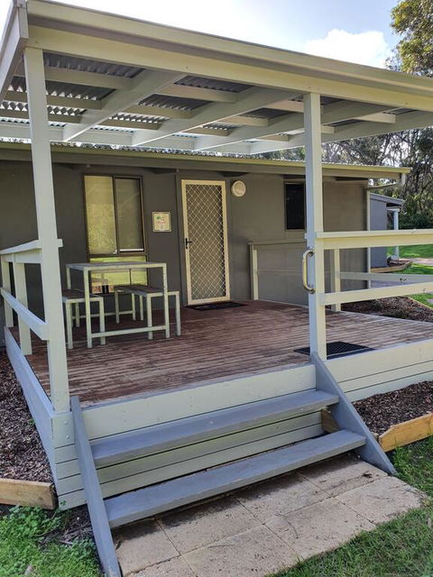 Robe Holiday Park - Perths Hotel 2
