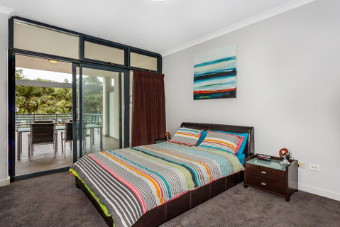 Rockingham Beachfront Apartment - Perths Hotel 1