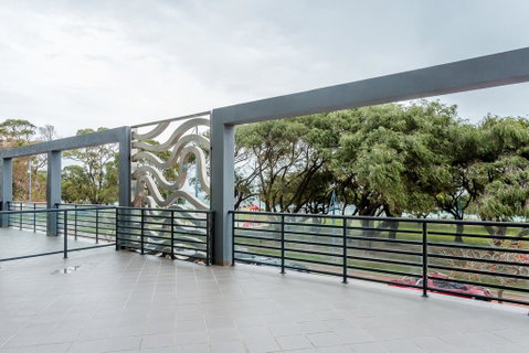 Rockingham Beachfront Apartment - Perths Hotel 0