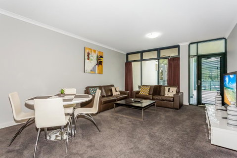 Rockingham Beachfront Apartment - Perths Hotel 2