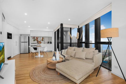 Roomy Apartment With Balcony, Parking, Ocean Views - Perths Hotel 0