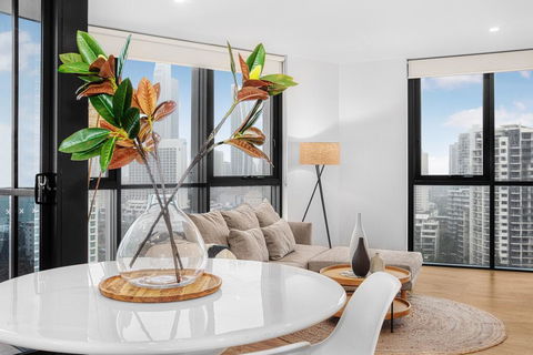 Roomy Apartment With Balcony, Parking, Ocean Views - Perths Hotel 3