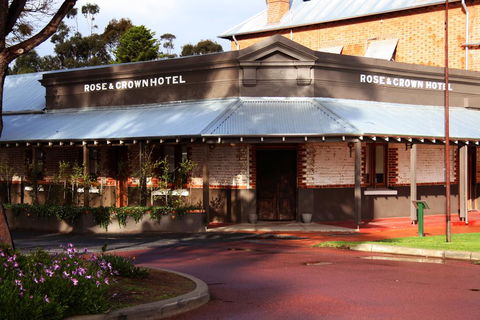 Rose & Crown Hotel - Perths Hotel 0