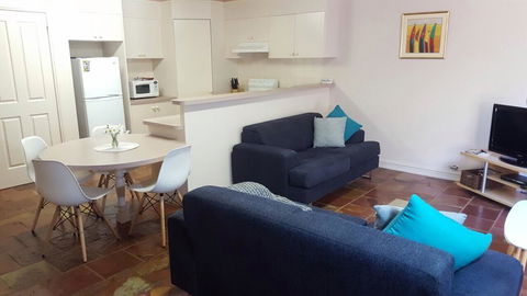 Roshnier Apartment - Perths Hotel 2