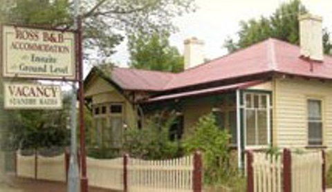 Ross B&B Accommodation - Perths Hotel 1