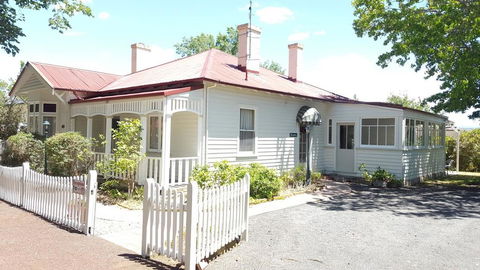 Ross B&B Accommodation - Perths Hotel 0