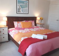 Rossmoyne 2 BEDROOM HOUSE SELF CHECK IN Walk to River Shops Bus Trains Cls to Airport City Beaches - Perths Hotel